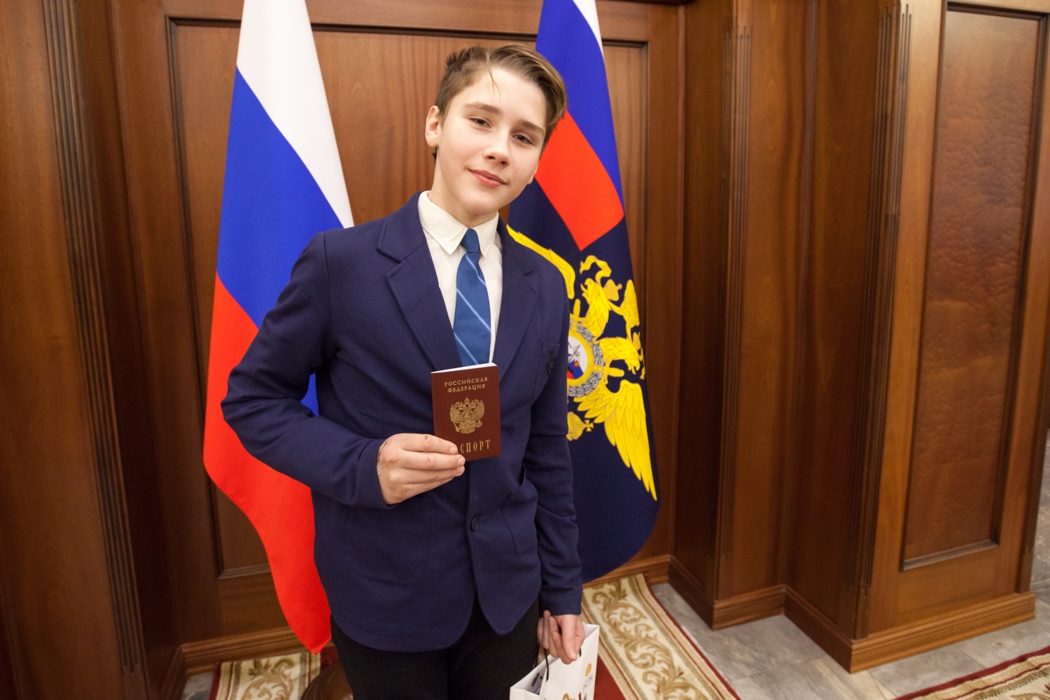 20 выдающихся школьников России получат паспорта в Москве